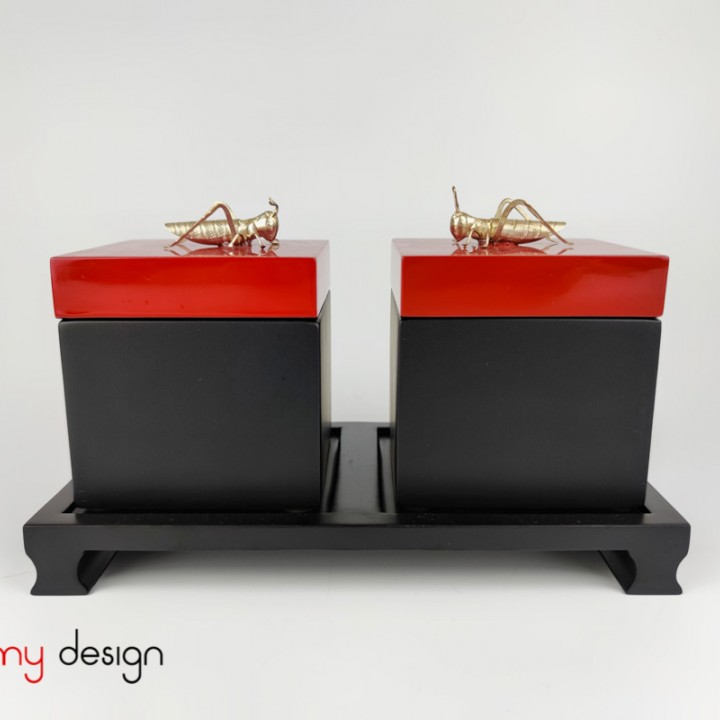 Set of 2 black square boxes 9 cm with red lid with mantis and stand